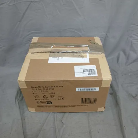 SHARK CRYOGLOW LED MASK WITH CHARGING STAND