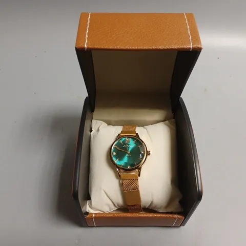 LADIES LA BANUS WATCH – QUARTZ MOVEMENT – METAL STRAP WITH MAGNETIC CLASP – BOX INCLUDED