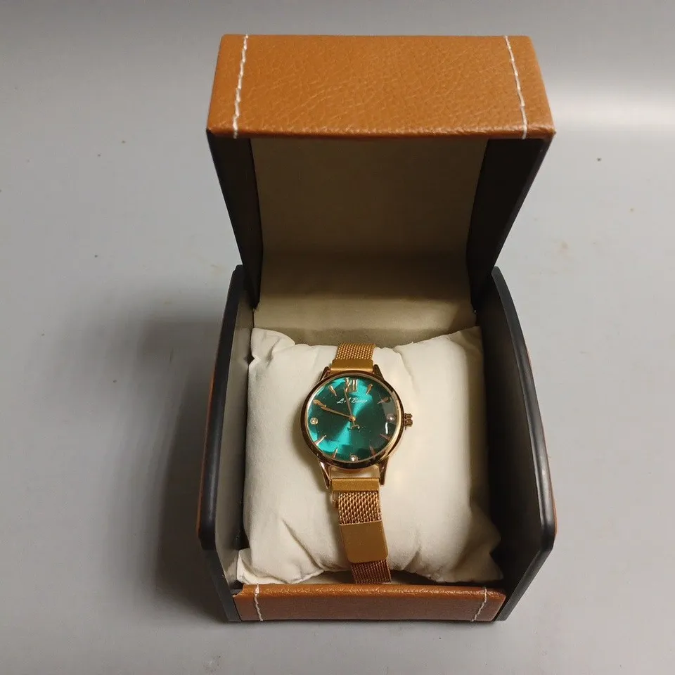 LADIES LA BANUS WATCH – QUARTZ MOVEMENT – METAL STRAP WITH MAGNETIC CLASP – BOX INCLUDED