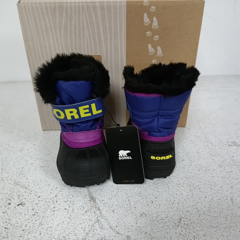 BOXED PAIR OF SOREL TODDLER SNOW COMMANDER BOOTS IN PURPPLE/BLACK - UK 4