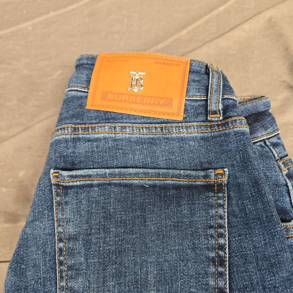 BURBERRY CASUAL DENIM JEANS - SIZE 32