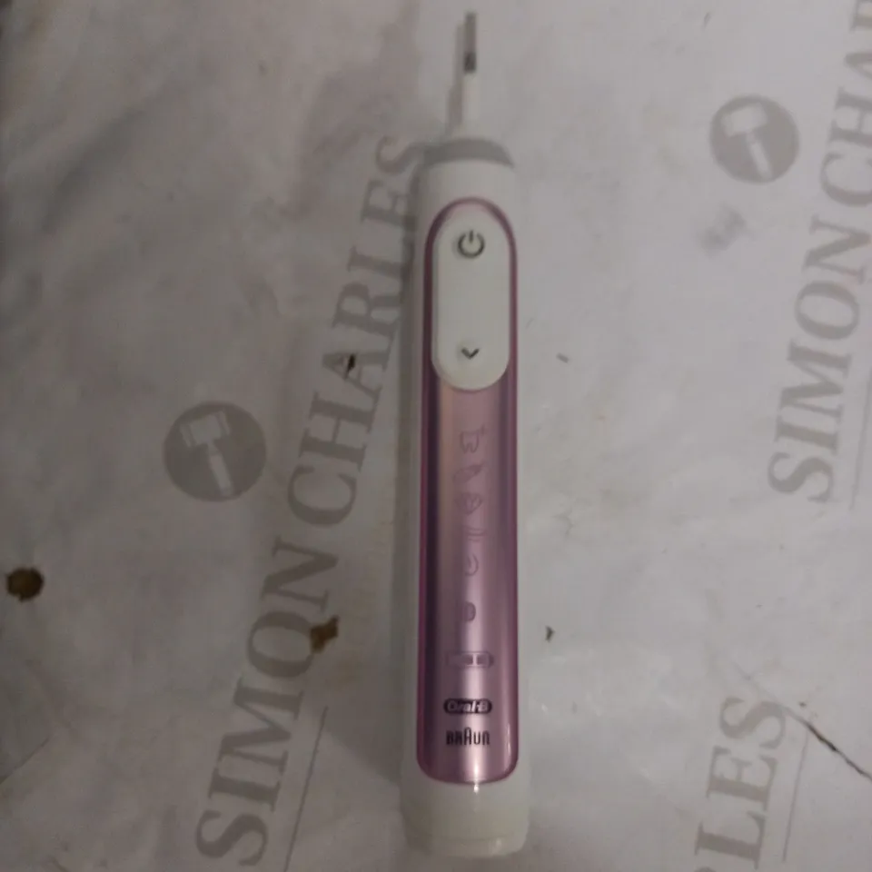 ORAL-B GENIUS X LIMITED EDITION ELECTRIC TOOTHBRUSH