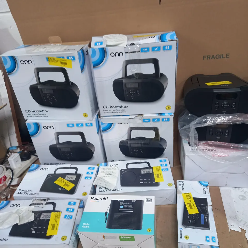LOT OF APPROX 12 ASSORTED MUSIC SYSTEMS TO INCLUDE CD BOOMBOXES AND RADIOS