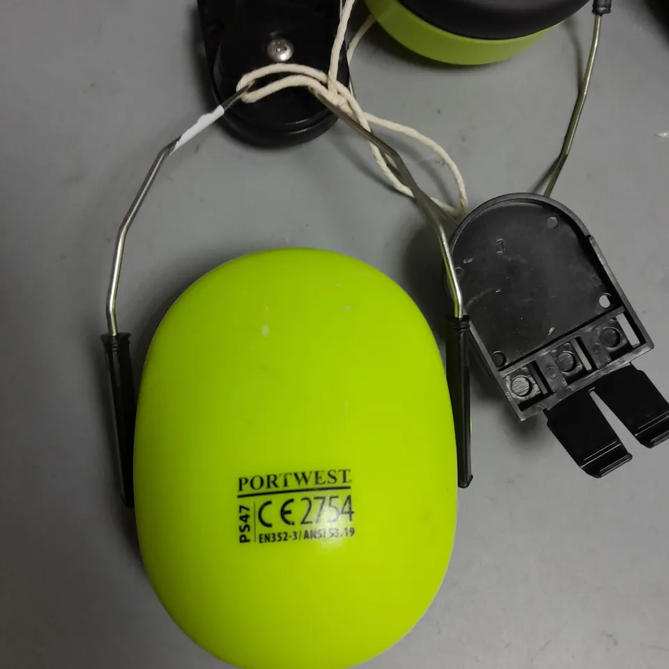 LOT OF 3 PAIRS OF EAR DEFENDERS HI-VISIBILITY PORTWEST 