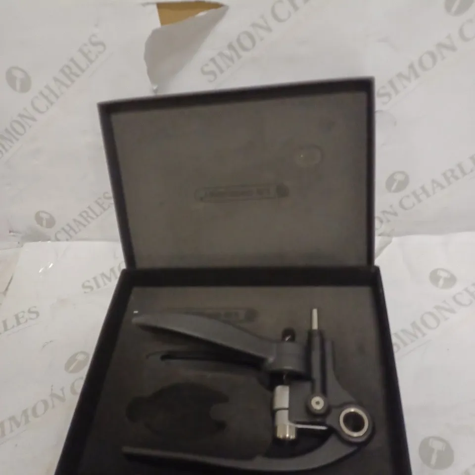 LE CREUSET LEVER CORKSCREW