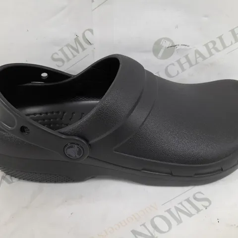 PAIR OF CROCS SPECIALIST II WORK CLOGS IN BLACK - UK MENS 7