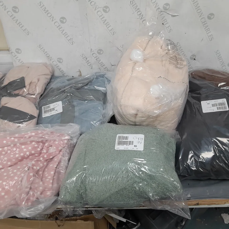 BOX OF APPROXIMATELY 10 ASSORTED BAGGED PIECES OF CLOTHING IN VARIOUS STYLES, SIZES, AND BRANDS 