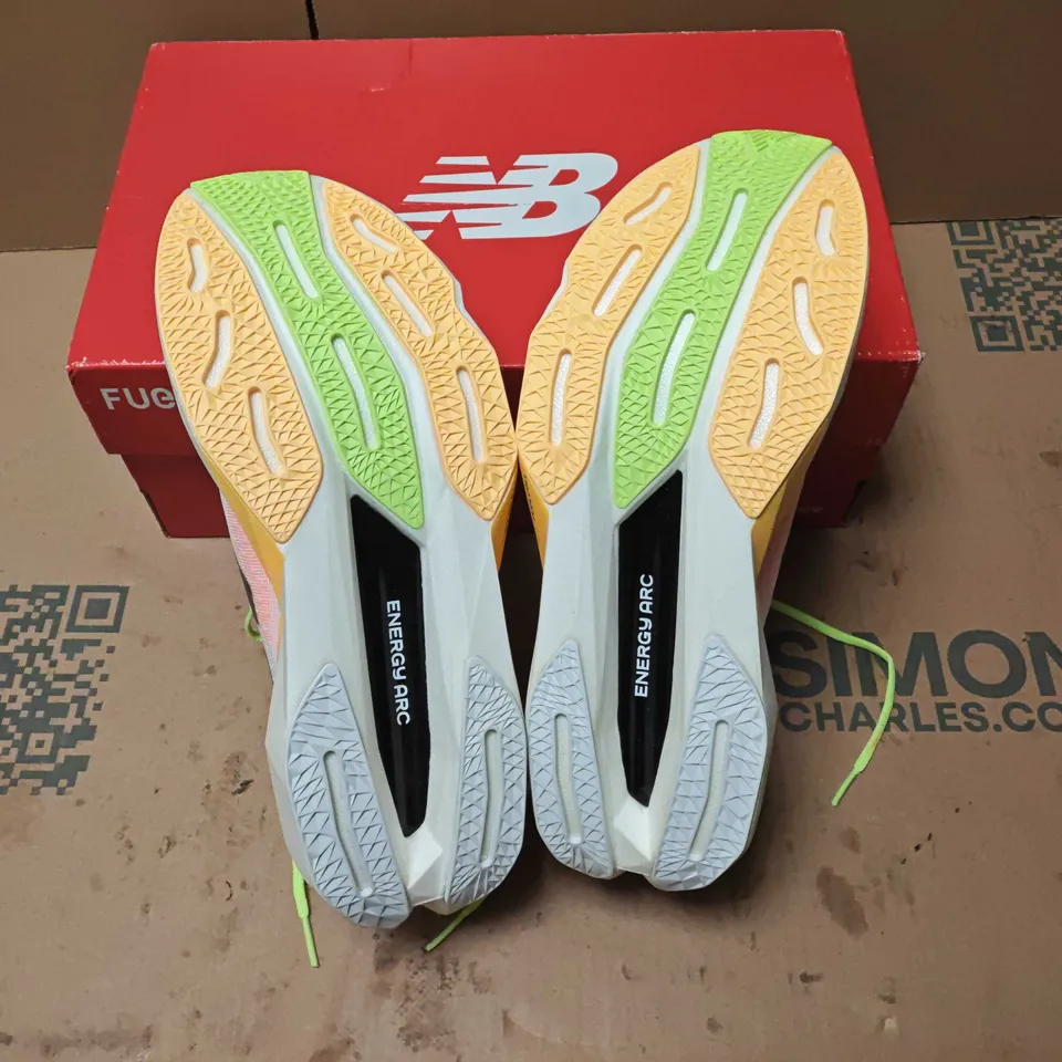 NEW BALANCE FUELCELL RUNNING SHOES IN NEON LIME/GREEN - UK 7
