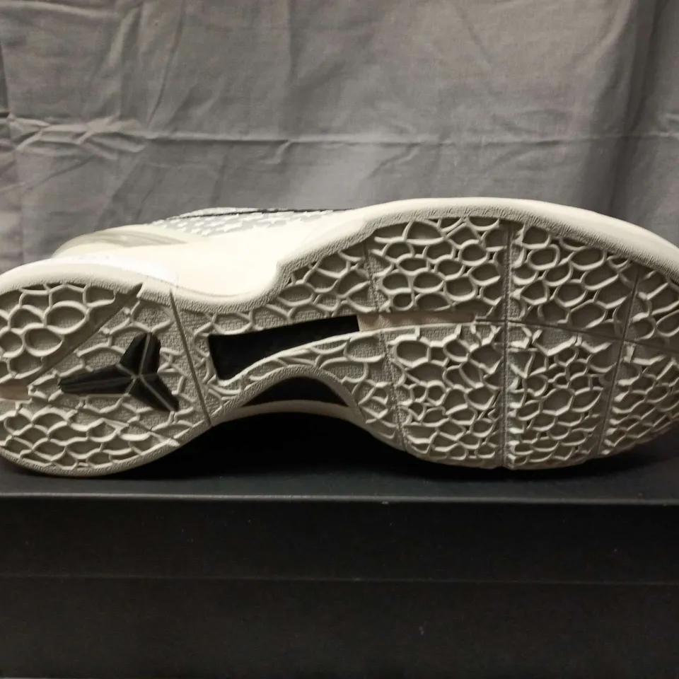 BOXED PAIR OF NIKE KOBE VIII PROTRO TRAINERS IN WHITE/GREY - UK 11