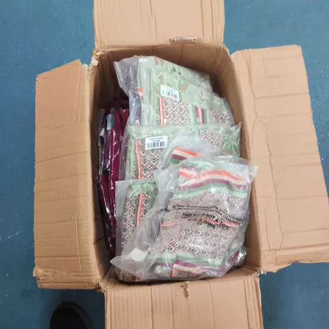 BOX OF APPROXIMATELY 30 ASSORTED CLOTHING ITEMS TO INCLUDE: TAMSY BLOUSE