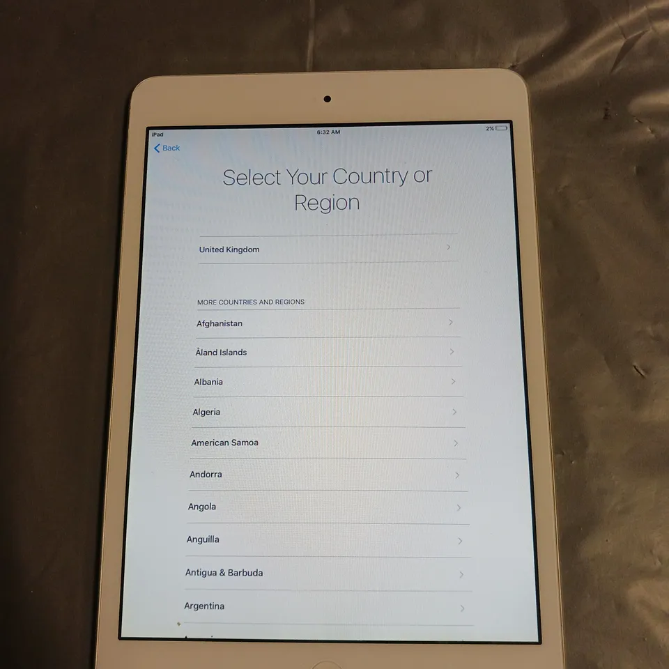 APPLE IPAD MINI 1ST GEN TABLET IN WHITE/SILVER