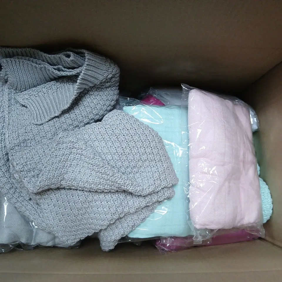 BOX OF APPROXIMATELY 18 BABY BLANKETS - VARIOUS COLOURS