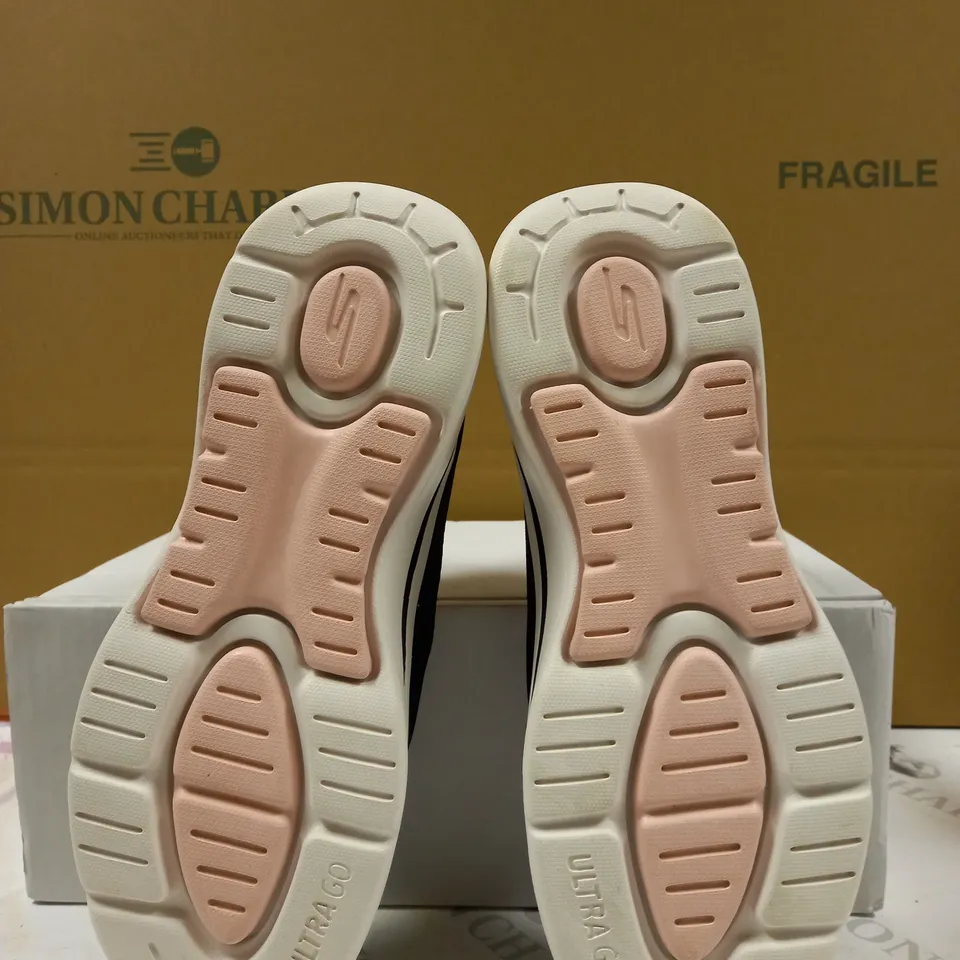 OUTLET SKECHERS GO WALK ARCH FIT GRATEFUL SLIP ON TRAINER SIZE 6