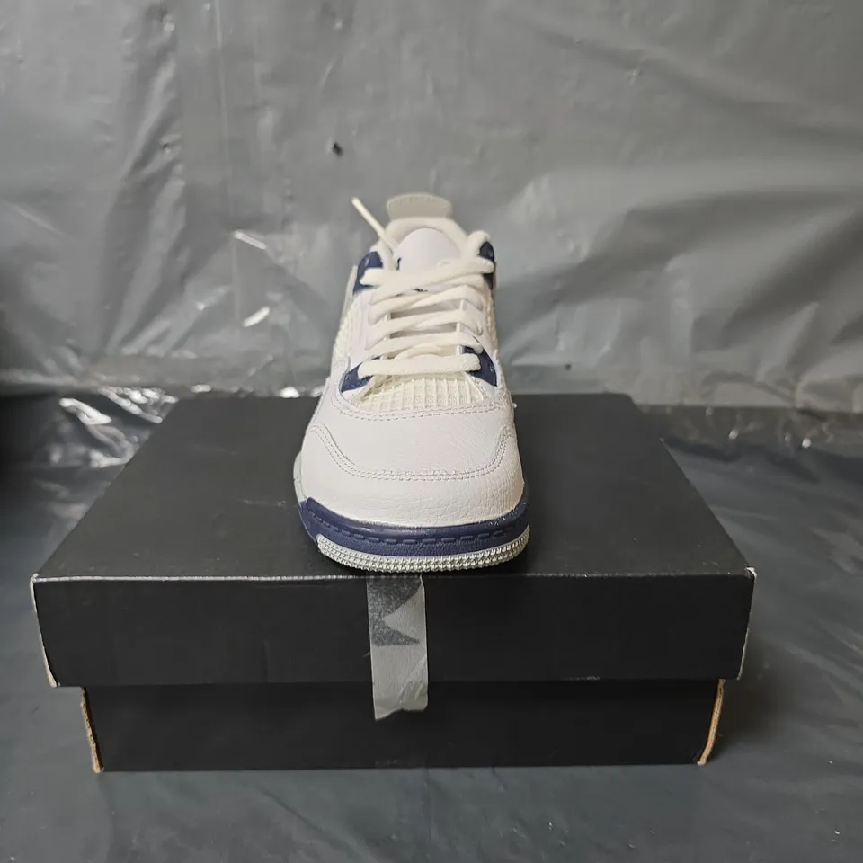 JORDAN 4 RETRO KIDS TRAINERS - BLUE AND WHITE - SIZE 10.5