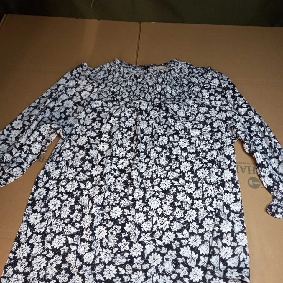 FAT FACE SIENNA SPRINGTIME FLORAL TOP IN BLACK/WHITE - UK 14
