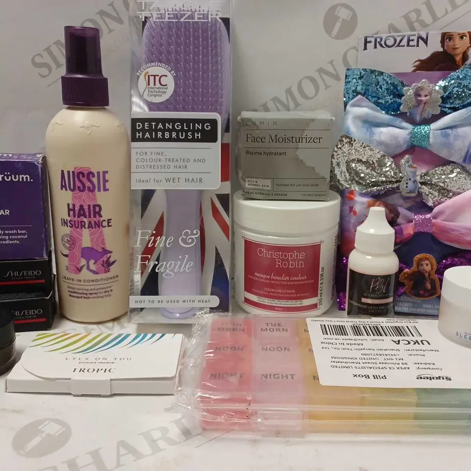LOT OF APPROX 12 ASSORTED BEAUTY PRODUCTS TO INCLUDE AUSSIE HAIR INSURANCE LEAVE-IN CONDITIONER, CHRISTOPHE ROBIN COLOUR SHEILD MASK, LUMENE SLEEPING CREAM, ETC 