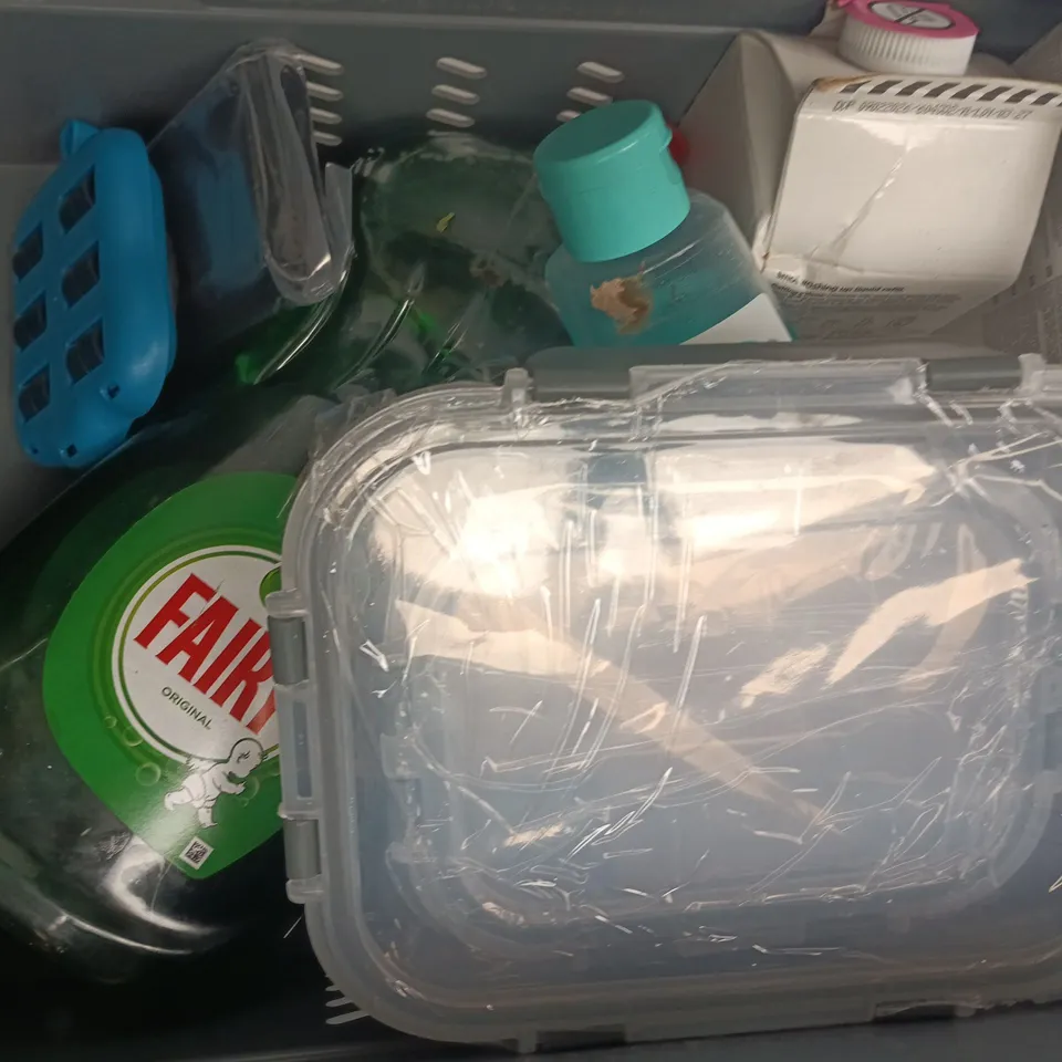 APPROXIMATELY 8 ASSORTED HOUSEHOLD ITEMS TO INCLUDE ZSIRUE, DR BECKMANN, ETC