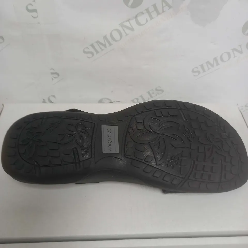BOXED SKECHERS VEGAN SANDALS SIZE UNSPECIFIED