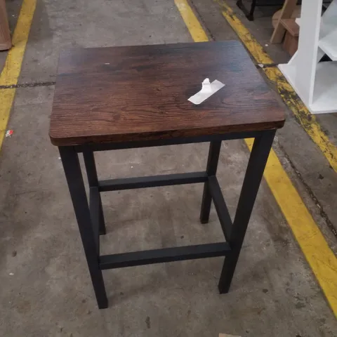 STEEL FRAME SQUARE TOP BAR STOOL