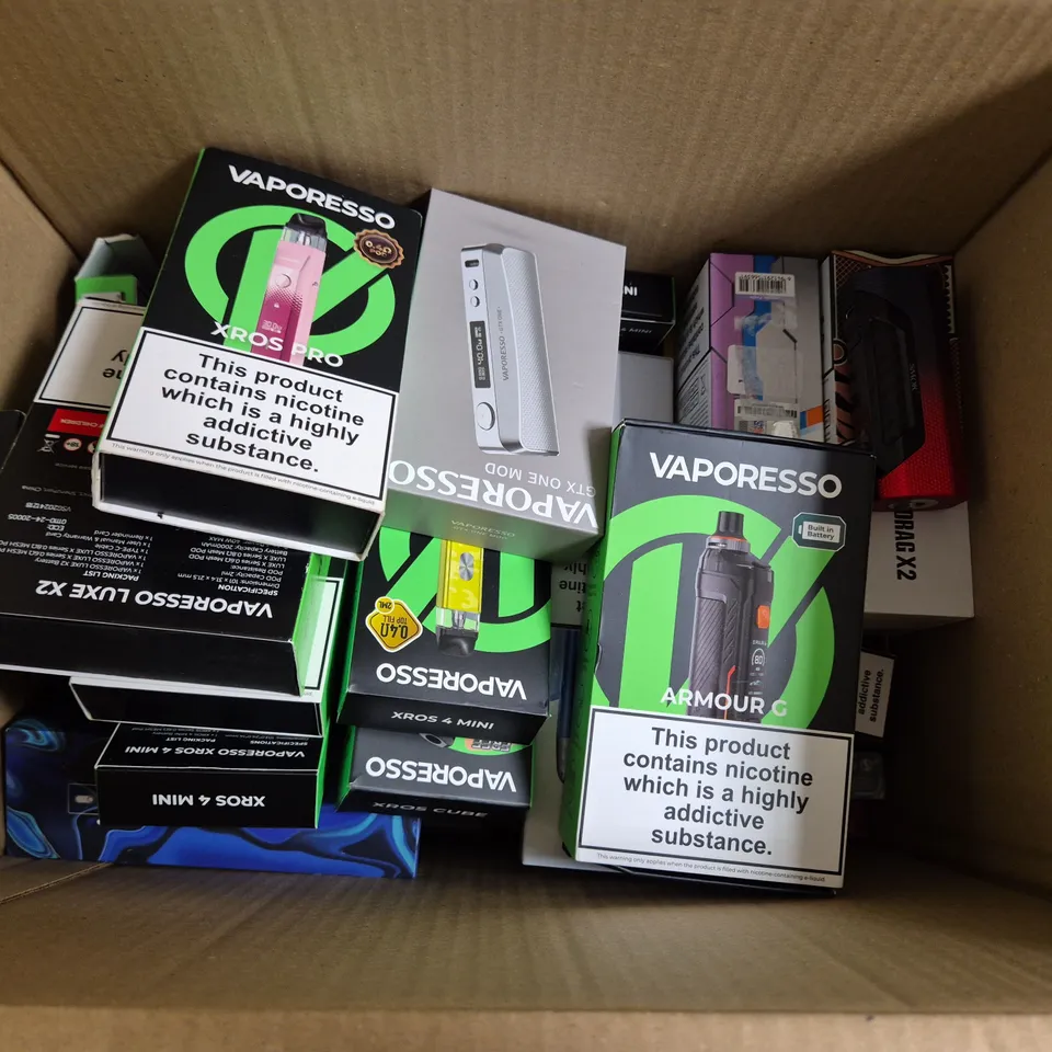 APPROXIMATELY 30 ASSORTED VAPE & E-CIGARETTE PRODUCTS TO INCLUDE GENE TT DRAG 4, VAPORESSO GTX ONE MOD, VOOPOO UFORCE-X TANK, ETC