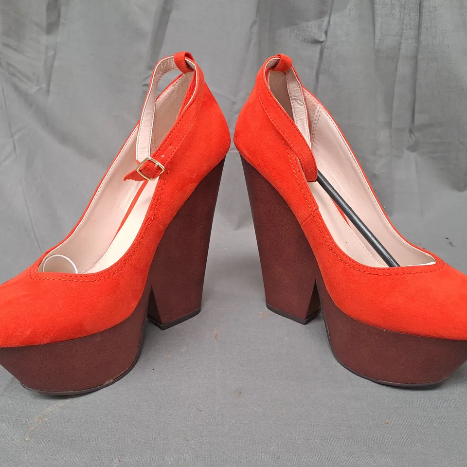 BOX OF APPROXIMATELY 8 PAIRS OF FIORE HIGH WOODEN PLATFORM SHOES IN ORANGE IN VARIOUS SIZES