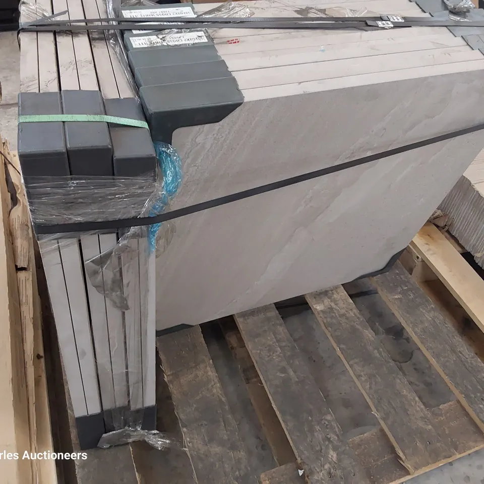 PALLET OF APPROXIMATELY 18 CROSSOVER WHITE TILES EACH 60 × 60 × 2cm TOTAL 6.5 sq m