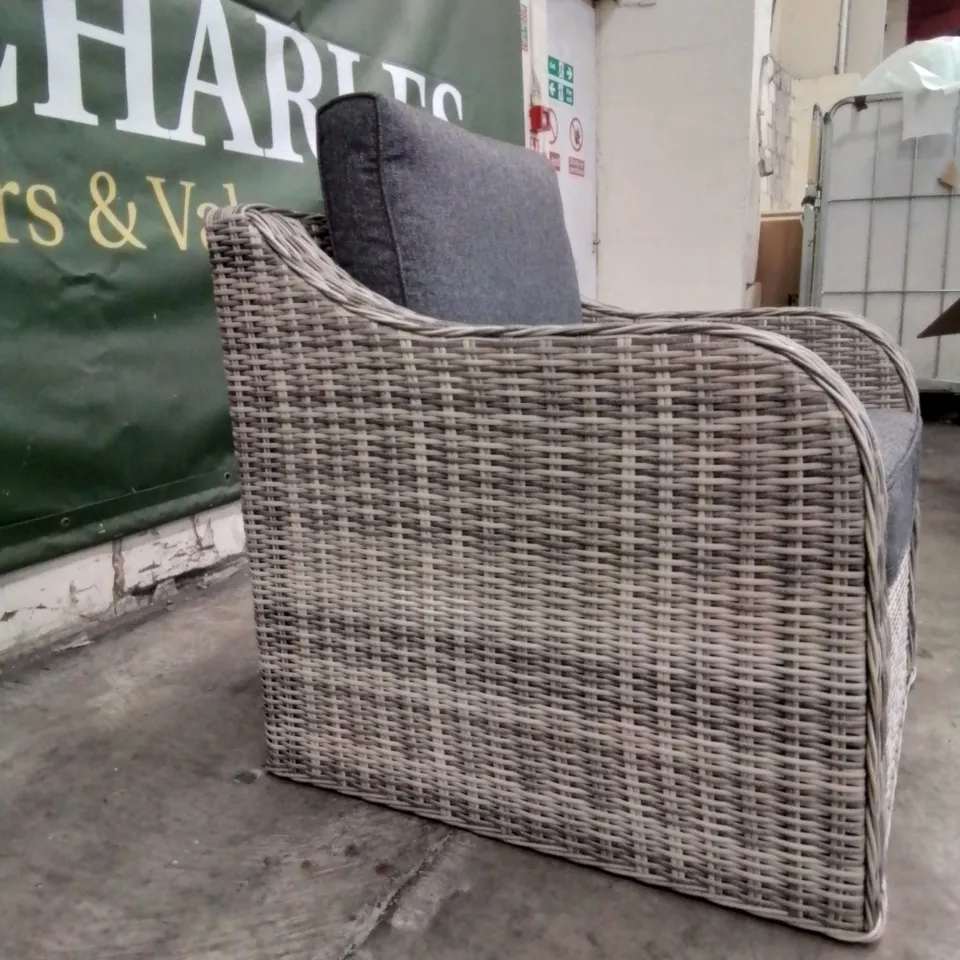 BOXED PRIMROSE LIVING CURVED ARM SINGLE ARMCHAIR IN LIGHT GREY 