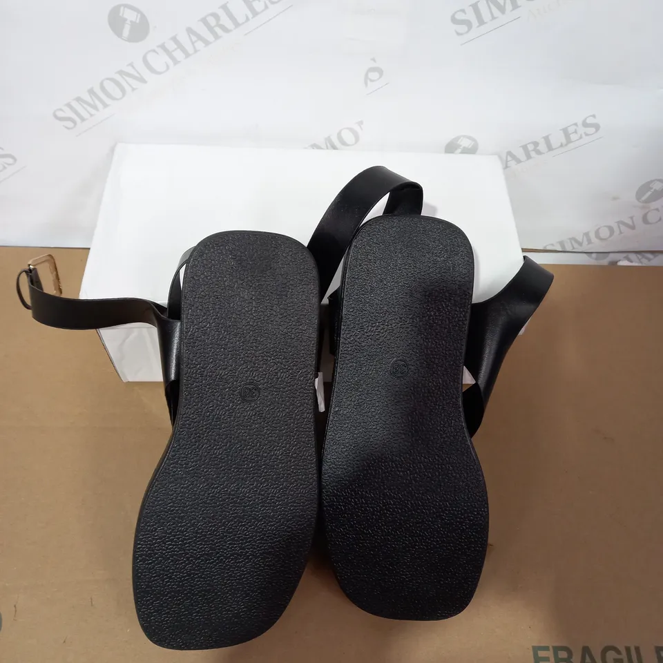 BOXED PAIR OF DESIGNER BLACK SANDALS SIZE 38