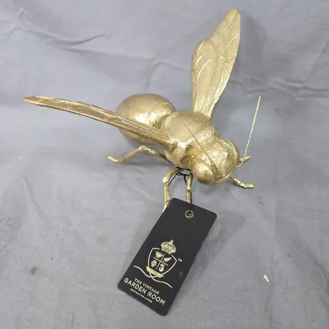 THE VINTAGE GARDEN ROOM GOLD DECORATIVE BEE – GARDEN ORNAMENT