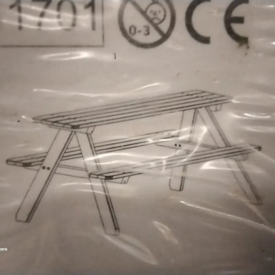 BAGGED FLAXT WOODEN PICNIC BENCH 
