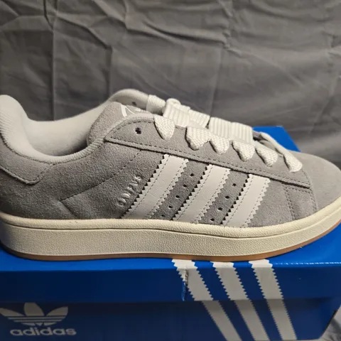 BOXED PAIR OF ADIDAS CAMPUS 00'S TRAINERS UK SIZE 6