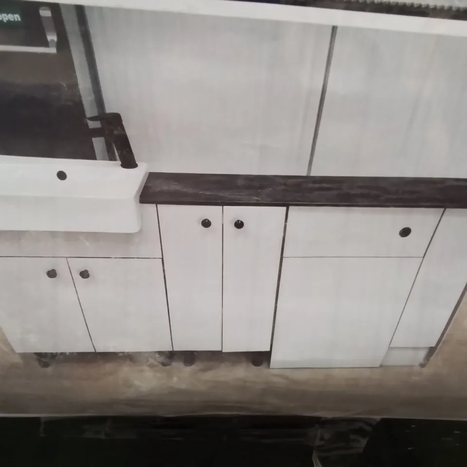PALLET OF ASSORTED BATHROOM CABINETS AND FITTINGS 