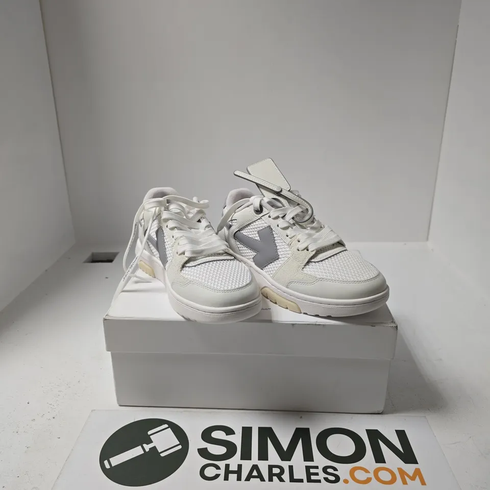 BOXED PAIR OF OFF-WHITE MEN'S OUT OF OFFICE CLASSIC TRAINERS, TRADEMARK BRANDING SIZE EU 38