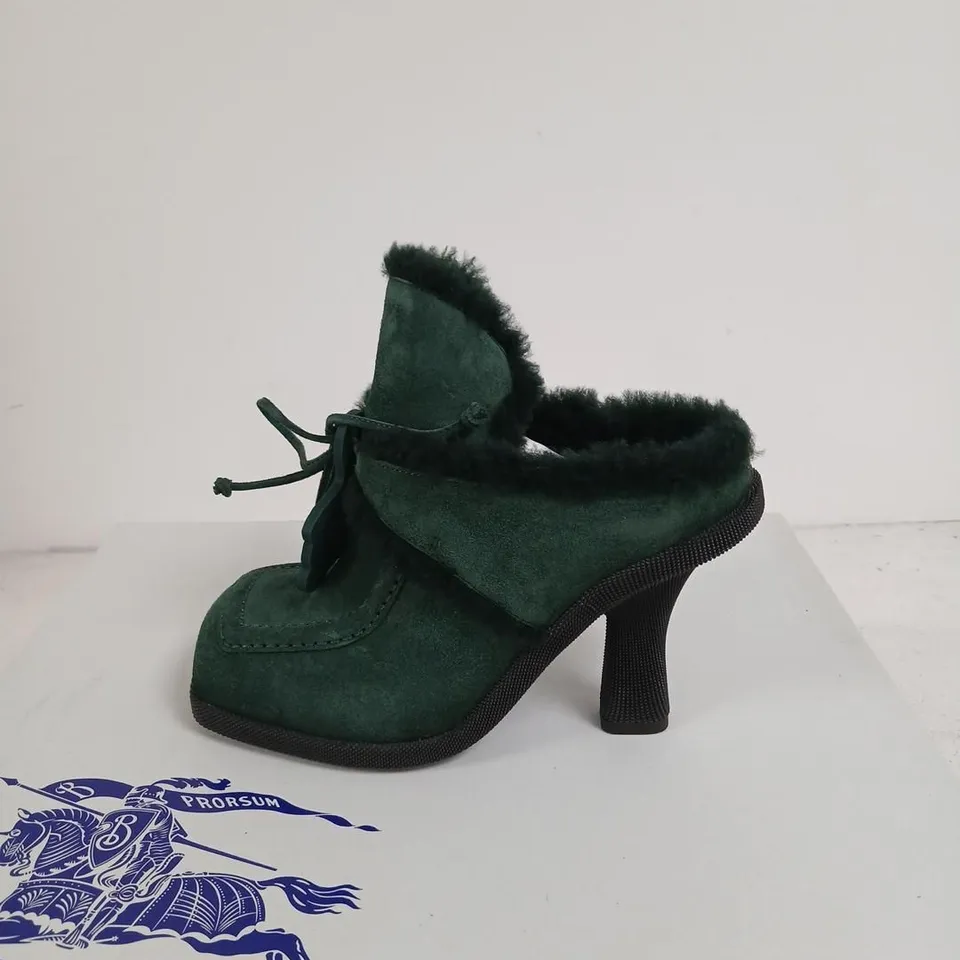 BURBERRY HIGHLAND MULE GREEN SUEDE ANKLE BOOT WITH FUR LINING, RUBBER SOLE – UK 3 (EU 36) 