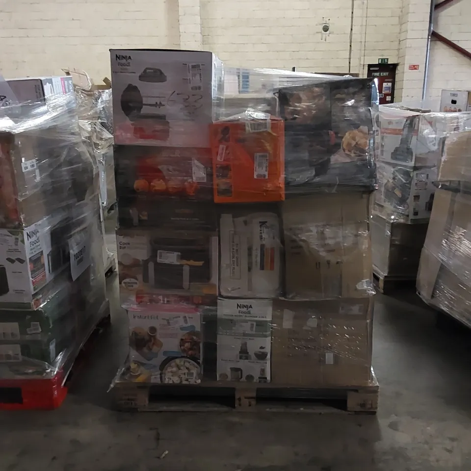 PALLET OF APPROXIMATELY 33 ELECTRONIC AND HOUSEHOLD ITEMS TO INCLUDE 