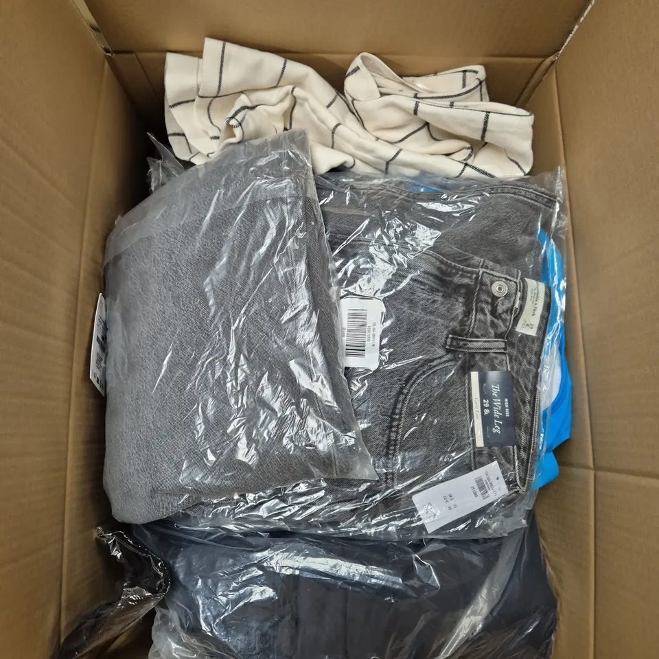 LARGE BOX OF ASSORTED CLOTHING ITEMS IN VARIOUS SIZES, STYLES AND COLOUR 