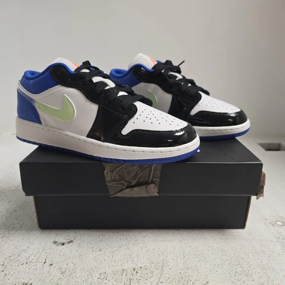 BOXED PAIR OF AIR JORDAN 1 LOW TRAINERS WHITE/BLUE/BLACK/PASTEL LIME SIZE UK 4.5