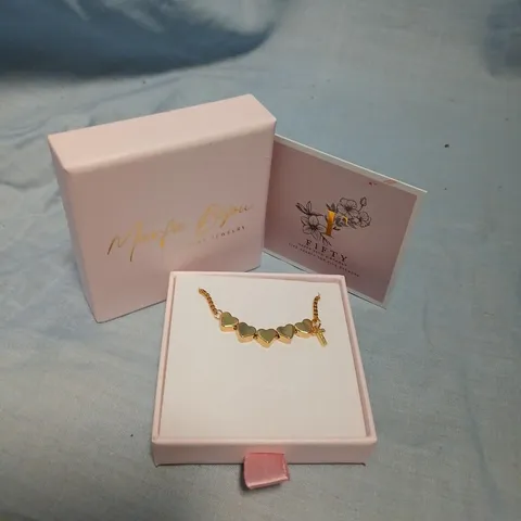 MARFA BIJOU GOLD-TONE HEART-LINK BRACELET WITH KEY CHARM – PRESENTATION BOX 