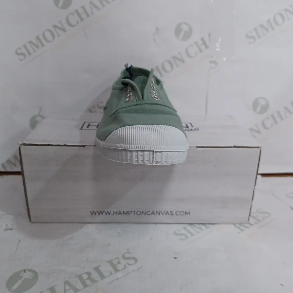 HAMPTON CANVAS PLUM WITH WHITE TOE CAP IN OLIVE - EU 34