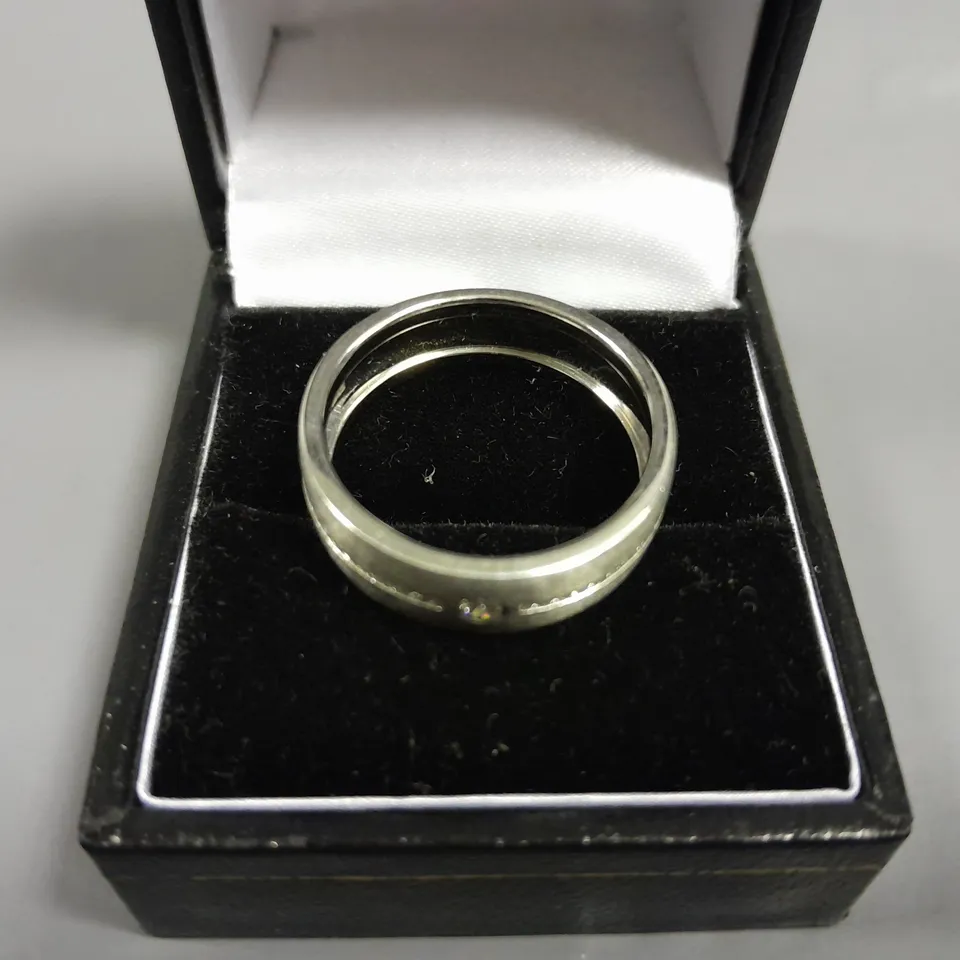 18CT WHITE GOLD UNISEX WEDDING BAND SET WITH NATURAL DIAMOND