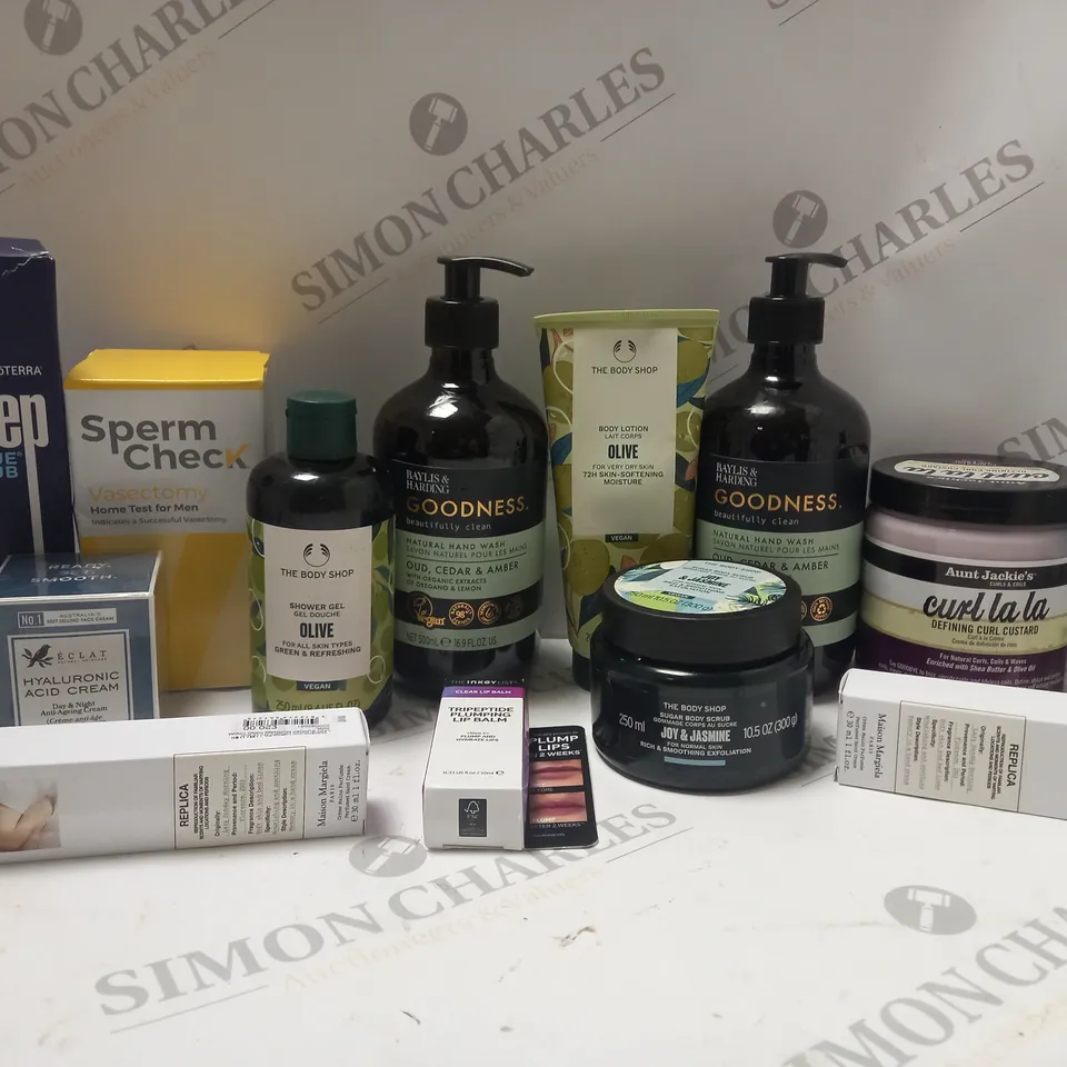 BOX OF APPROX 10 ASSORTED BEAUTY PRODUCTS TO INCLUDE ECLAT HYALURONIC ACID CREAM, THE BODY SHOP SHOWER GEL, THE BODY SHOP BODY LOTION, ETC 