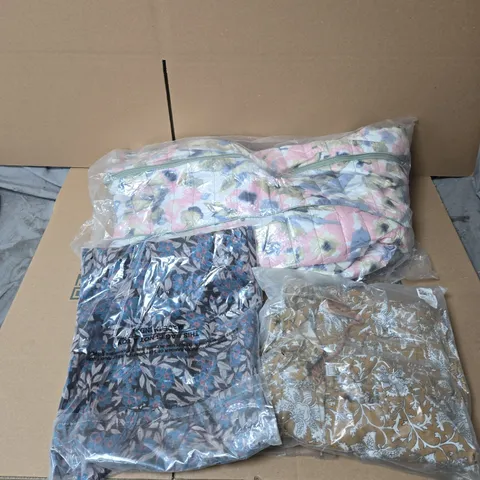 BOX OF APPROXIMATELY 20 X ASSORTED CLOTHING ITEMS TO INCLUDE TAMSY FLORAL PATTERN COAT ETC