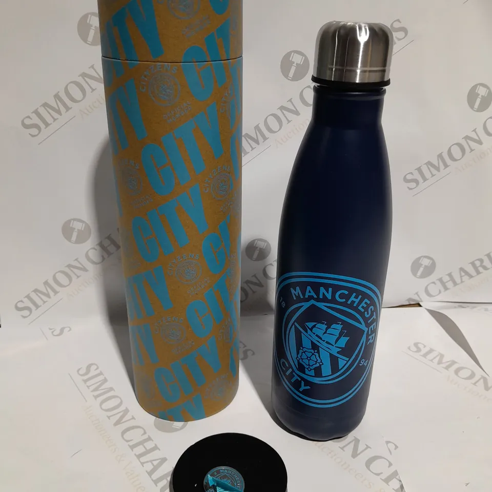BOXED MANCHESTER CITY SET INCLUDING BOTTLE & PIN 