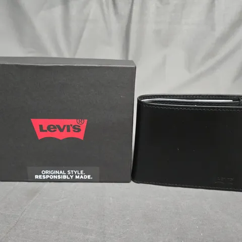 BOXED LEVIS LEATHER WALLET