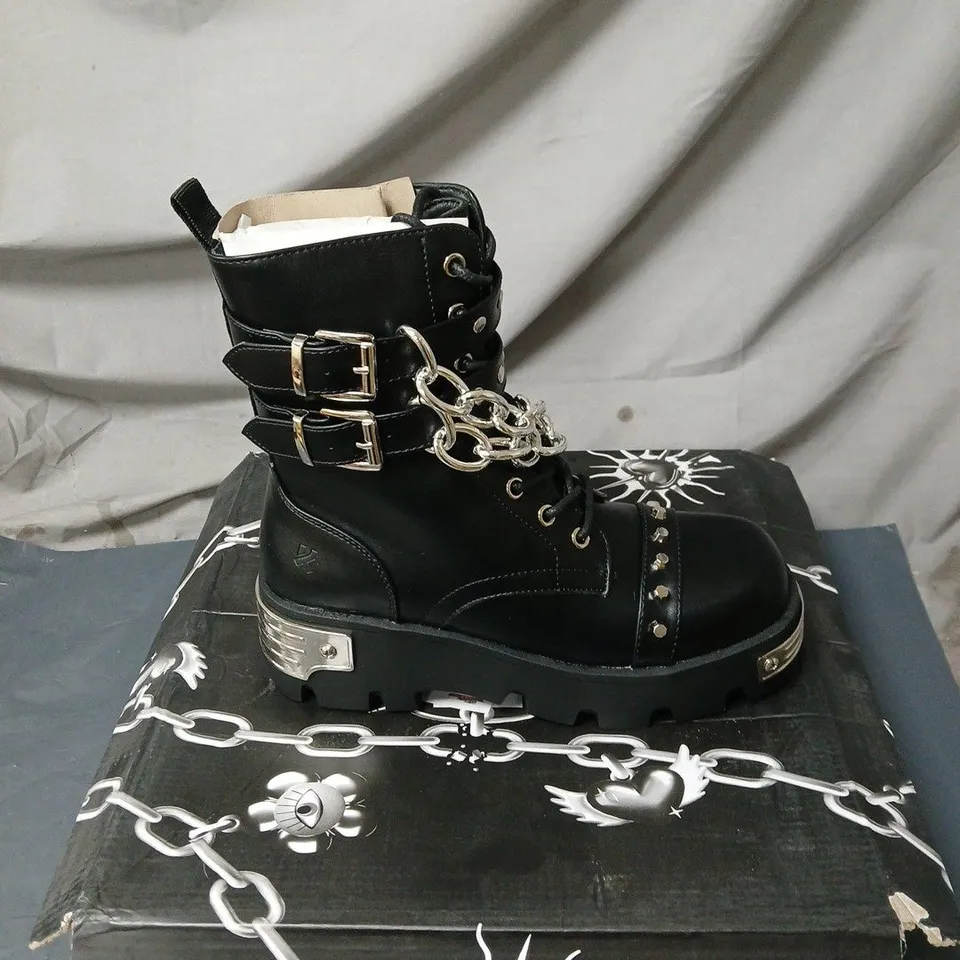KOI SHACKLED SHADOWS HEAVY DUTY CHAIN BIKER BOOTS BOXED SIZE 37