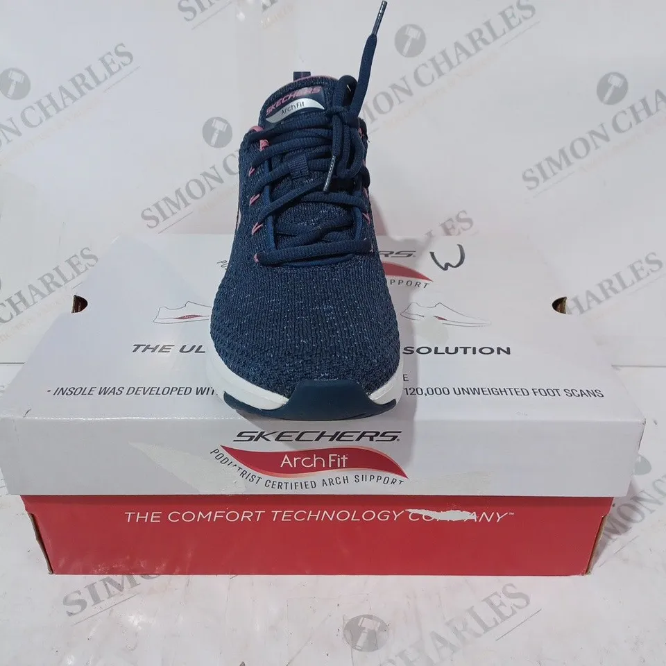 BOXED PAIR OF SKECHERS GLEE FOR ALL TRAINERS IN NAVY SIZE 6.5