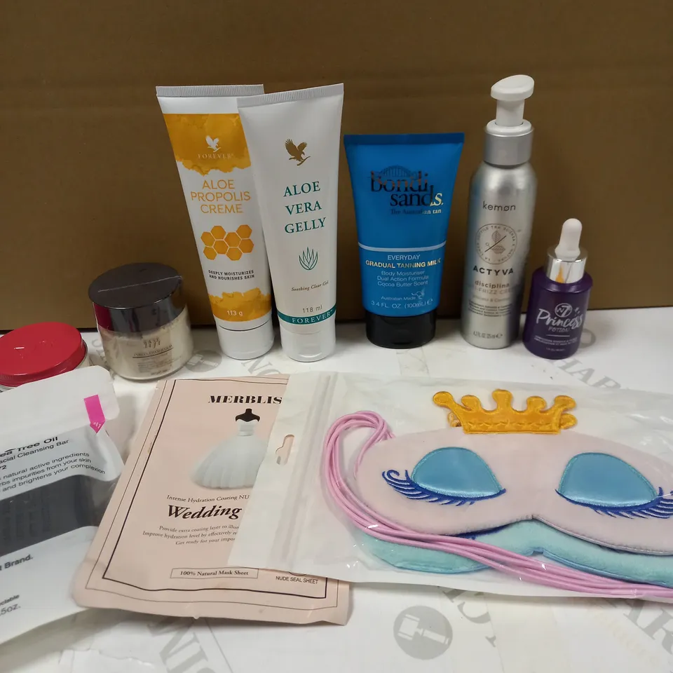 LOT OF APPROXIMATELY 10 ASSORTED COSMETIC PRODUCTS TO CONTAIN BONDI SANDS TANNING MILK, ALOE VERA GELLY, INDIAN ERASER CLAY ETC