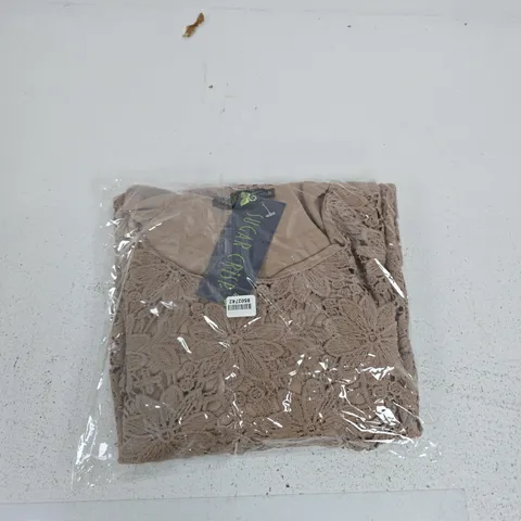 SUGAR CRISP LADIES CROCHET LACE TOP β SIZE M