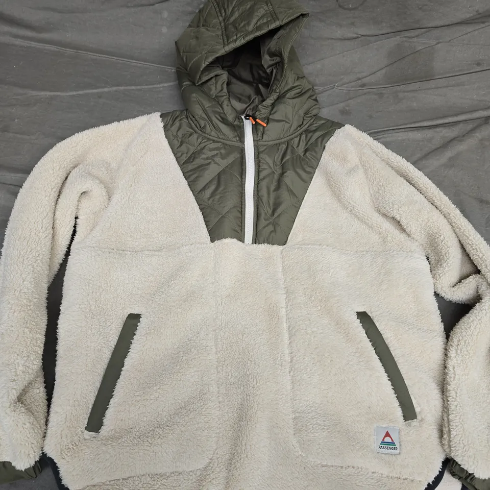 PASSENGER BEAUMONT RECYCLED SHERPA HOODED FLEECE IN WARM IVORY - SMALL