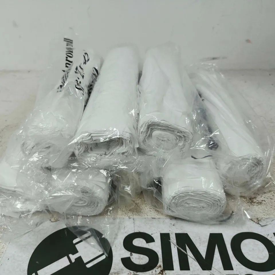 8 X ROLLS OF DISPOSABLE APRONS IN WHITE - 100 APRONS PER ROLL 